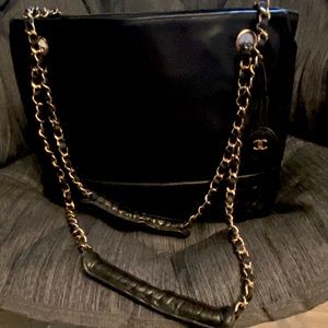 CHANEL 100 % auth black lambskin vintage bag 💜